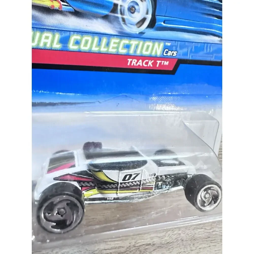 Hot Wheels 2000 127 diecast Virtual Collection Mattel Wheels New H30